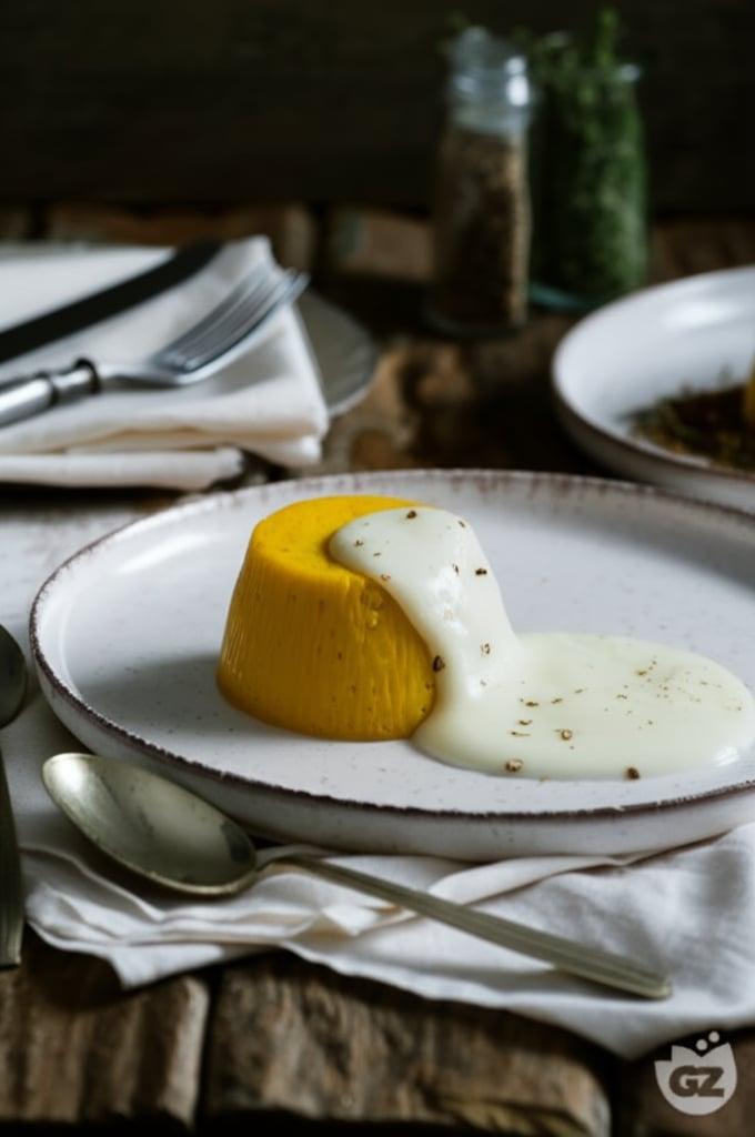 Kürbis-Flan mit Gorgonzola-Fondue